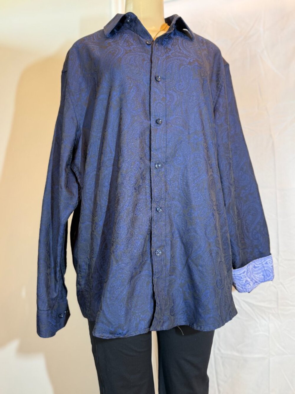 Tasso Elba Navy Paisley button down with light colored cuff Men's XL 17-17 1/2